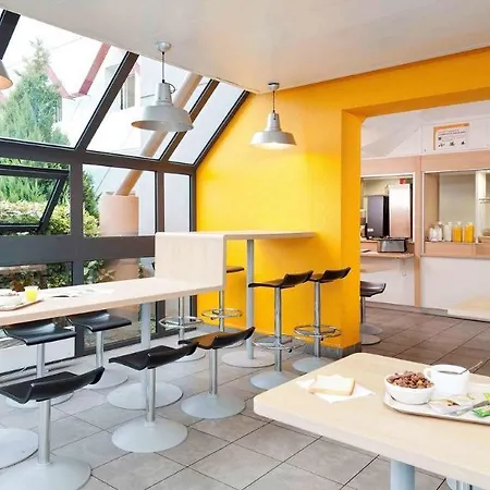 Hotelf1 * Nemours