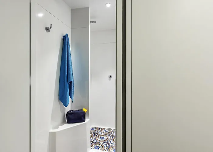 Отель Hotelf1 Немур